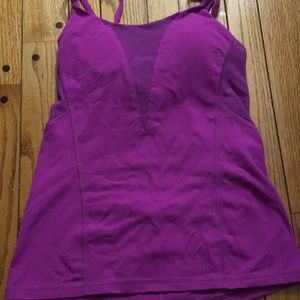 Lululemon fuchsia top with removable cup pads